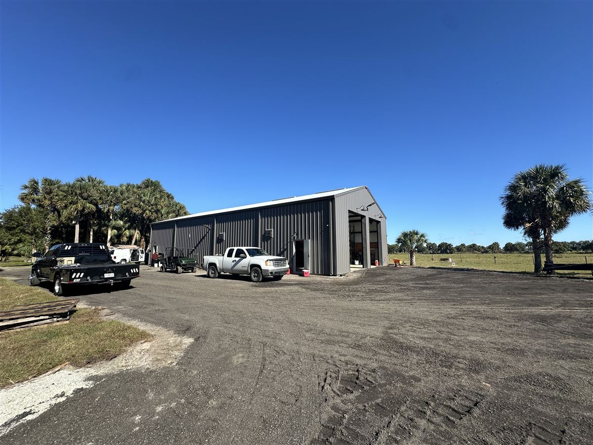 Metal building constructed by GRV in Indian River County